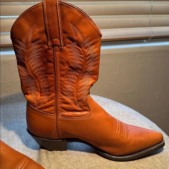 Capezio Women’s Leather Western Ankle Boots Size 8 B Cognac Tan Pointed Toe - Picture 2 of 11